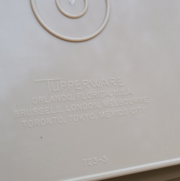 Vintage Tupperware deviled egg keeper. Product #: 723-3 - Picture 9 of 10